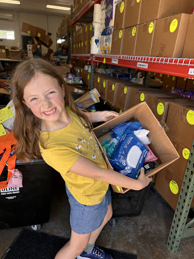Girl Scouts Shower Circle with Personal Care Items